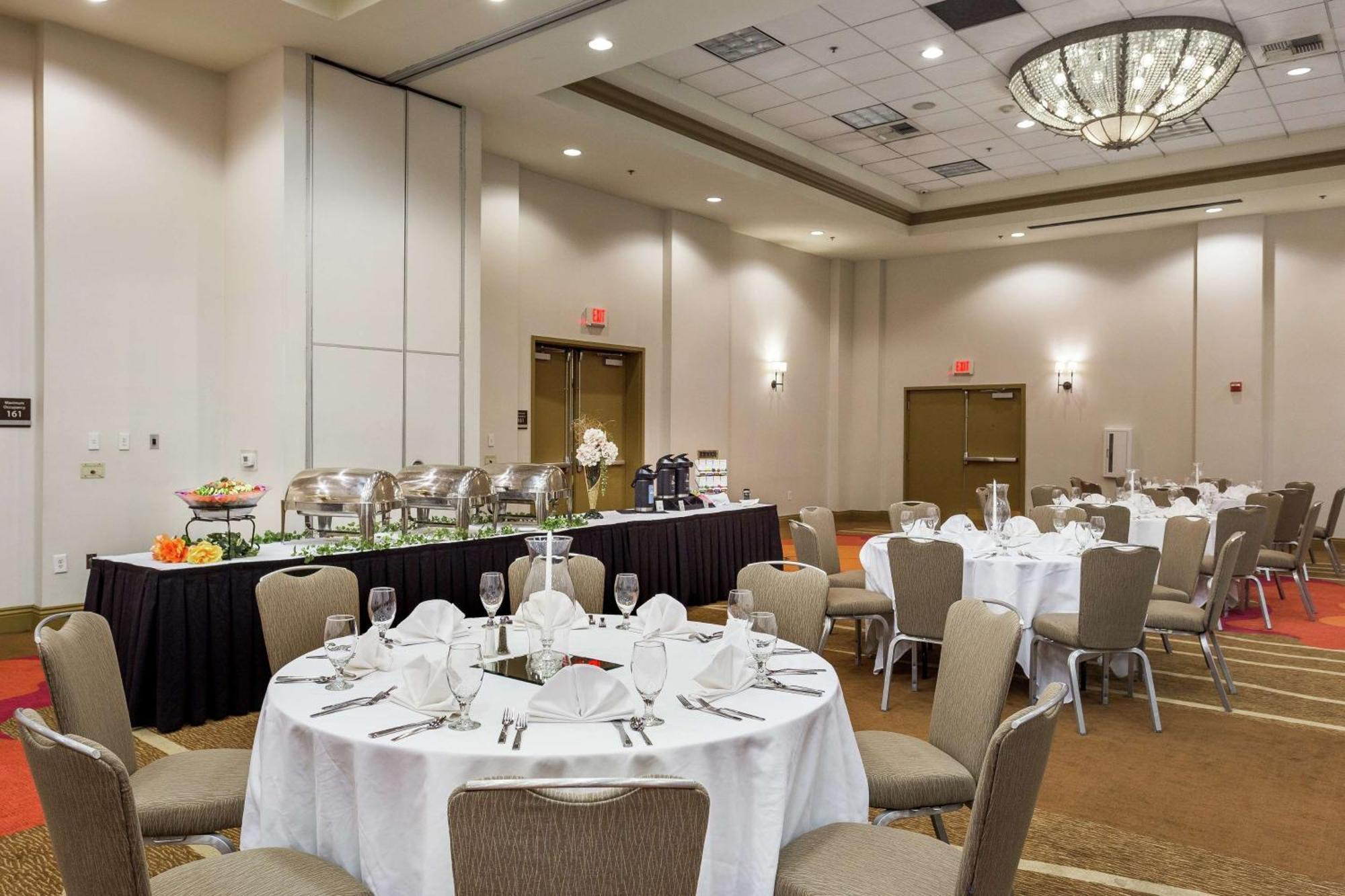 Hilton Garden Hotel 3*