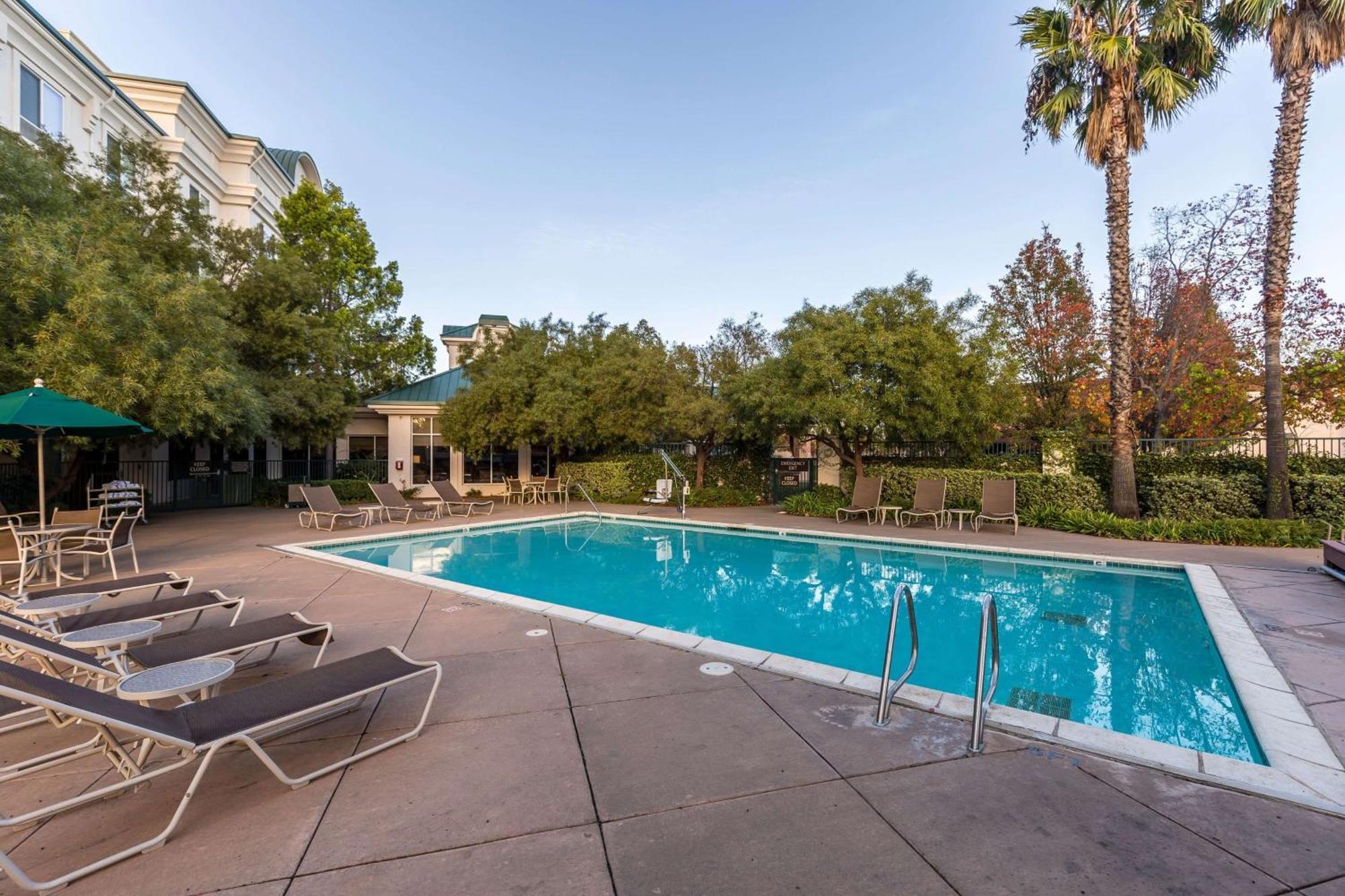 Hilton Garden Hotel 3*
